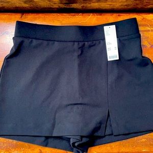 NEVER WORN FashionNova black skort